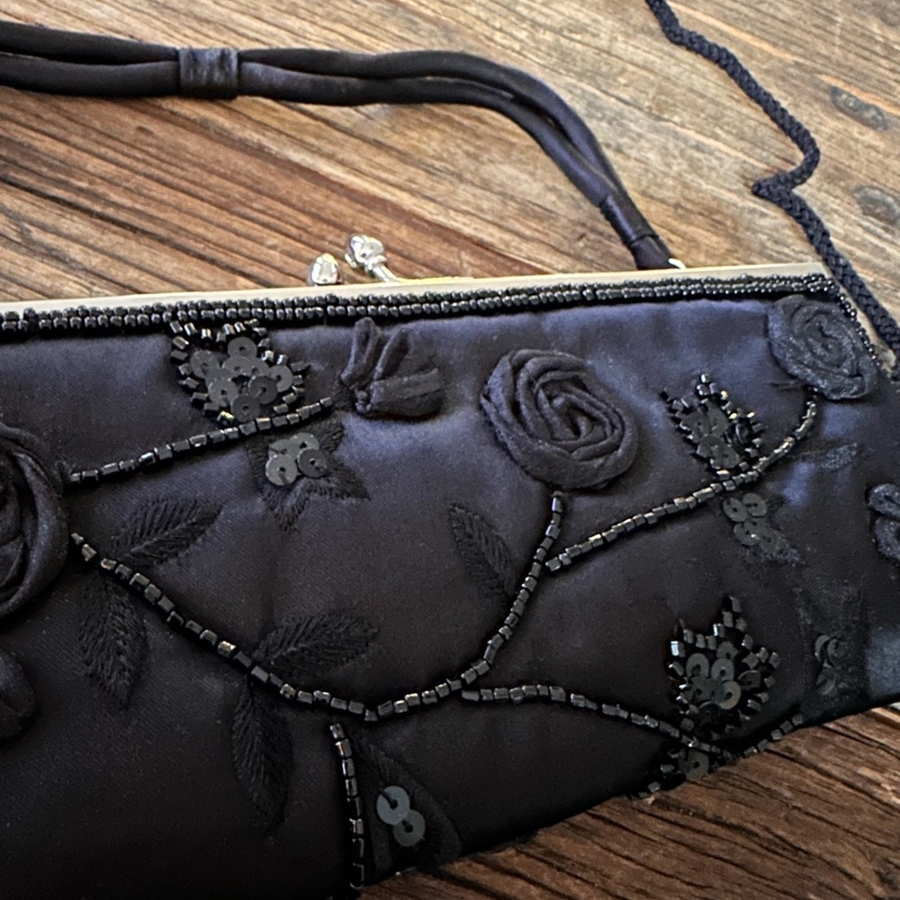 Valerie Stevens Black Floral Embroidered Evening Clutch - Picture 5 of 5